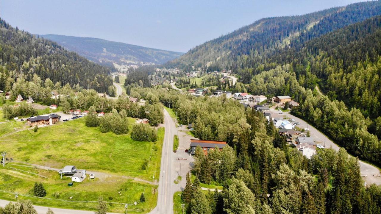 Hotel The Burfield Sun Peaks Exterior foto